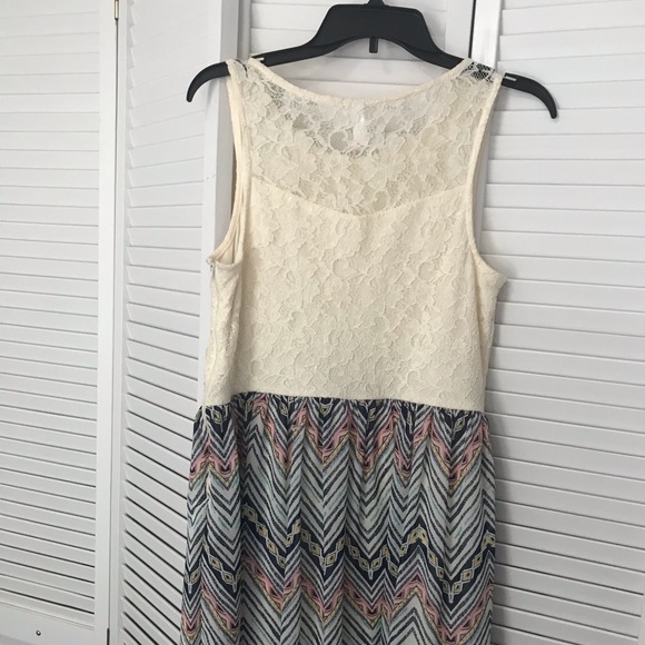 Lace and chiffon dress - Picture 2 of 5